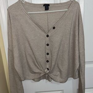 🦋 Beige Button up Top 5/25$